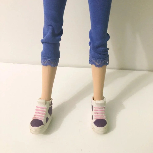 Liv Doll Sophie with Blonde Wig Articulated Doll - Picture 4 of 16